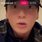 사람이 어떻게 이렇게 동<b>그람</b>