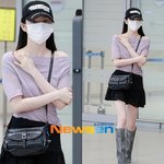 실루엣만 봐도 한소희, 가녀린 어깨 드러낸 라벤더룩