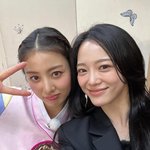  '절친' 트와이스 지효 <b>JYP</b> 입사 20주년 축하.."이십돌잔치"