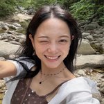 자연으로 간 김세정, <b>여름</b> 여신 등극…화사한 비주얼로 청량미 뿜뿜