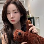 신시아, 돈으로 못 만드는 '청순함'…고운 피부와 <b>매혹</b>적인 눈빛