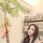 하리수, '사기당했다' 스팸 <b>DM</b>에 분노…"멍청해서 칭찬해"...