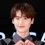 [T포토] 아이유이종석 '사랑 가득 담은 하트'