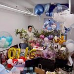 김우빈 “과분한 축하 받았다” 방 가득 채운 팬들 선물에 <b>미소</b>