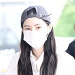 [댓글부탁해] [현장포토] "두근두근, 눈맞춤"…한소희, 청초한 <b>민낯</b>