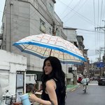 수지, 명품 우산 들고 거리 활보‥걷기만 해도 화보 여신