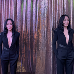 전도연, 가슴 뻥 뚫린 파격 의상…눈 둘 곳이 없네