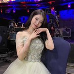 [어케생각해] '이종석 언급 無' 아이유, <b>폭싹</b> 대상에 윙크까지