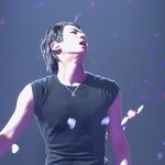 <b>진</b> 몸 왜 맨날 가리고 다니지