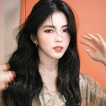 “흐르는 머릿결과 빛나는 눈동자”…한소희, 몽환적 여름밤→아련한...