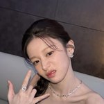 드레스에 그렇지 못한 포즈…'초딩美' 넘치는 <b>청룡</b> 비하인드 [해시태그]