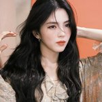 한소희, 치골 타투 드러내며…엘리베이터서 '시크美' 폭발