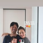 손담비이규혁, 깨 쏟아지는 가족 사진..딸 <b>해이</b> 벌써 카메라 찾네