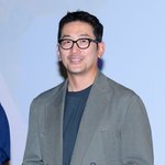 "유쾌한 장난" <b>vs</b> "선 넘었다"…하정우 '최음제' 댓글...