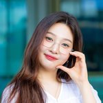 조이는 <b>가수</b> 크러쉬와 공개 열애 중이다