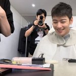 '머리빨'이 무엇…? 차은우, 입대 D-7 <b>머리칼</b> '싹둑'