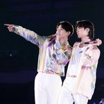 [<b>방탄소년단</b>] 잘생긴 애 옆에 잘생긴 애