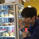 <b>황민현</b>이랑 결혼하고 싶다