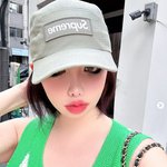 <b>박봄</b>, 깊게 파인 민소매 입고 청담동 거리 활보.."이뻐?"