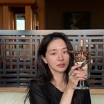 박규영, 아이스크림보다 <b>달콤</b>한 표정으로 매혹중...자꾸 보게되는...