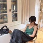 송혜교, <b>무심</b>하게 툭 찍은 사진…사실 발가락에 힘 빡 주고 '찰칵'