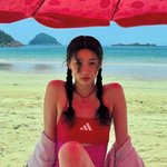 [댓글부탁해] ‘슬<b>랜더</b> 끝판왕’ 정호연, 파도보다 강렬한 비주얼