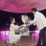 눈치..아이유, 박보검에 '<b>무릎</b>' 꿇었다! 설렘 폭발 ('칸타빌레')