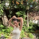  글래머 몸매 속 살짝 드러낸 잘록 허리라인…<b>산뜻</b> 미모 [N샷]