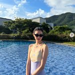 [댓글부탁해] 정호연, 컷아웃 수영복 입고 <b>늘씬</b>한 몸매..시크한...