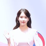 [현장포토] "러블리, 그 자체"...아이유, 햇살 품은 <b>미소</b>