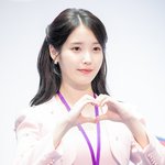 [포토] 아이유, 러블리 <b>하트</b>