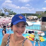 모델 <b>DNA</b>는 못 속여…이현이, 육아 중에도 비현실적 수영복 자태...