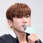 [공식] <b>신화</b> 이민우, 예비신부 공개한다…"첫 만남부터 결혼까지"