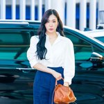 [사진]티파니 <b>영</b>,'새벽 출국길에도 완벽한 미모'