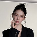 카리나 <b>이</b> 눈<b>화장</b> 어케한걸까