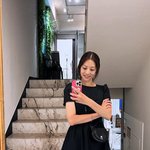 장신영, 올블랙 '우아美' 폭발…'<b>분홍</b> 하트' 눈에 띄네 [해시태그]