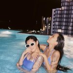 모니카, 출산 100일 믿기지 않는 수영복 자태…호화로운 <b>풀파티</b>