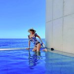 '56세' 김완선, 수영복 입고 뽐낸 '명품' 각선미…미모는 덤 [<b>N샷</b>]