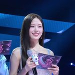 안유진 살이 많이 빠졌네 <b>우아</b>해