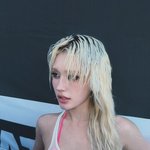 전소미, 워터밤 여신 등극..<b>형광</b> 핑크 비키니로 뽐낸 글래머 몸매