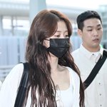 르세라핌 <b>허윤진</b>, 수줍은 눈빛