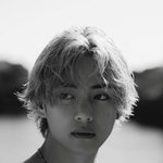 뷔 ‘슬로우 <b>댄싱</b>’, 라틴 슈퍼밴드 감성 입고 다시 태어나다