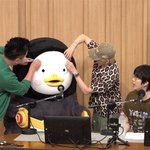 [댓글부탁해] <b>펭수</b> 헤드셋 벗었다…생방송 중 머리둘레 측정 “190㎝...