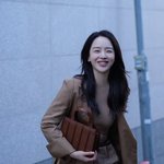 '172cm' 신혜선, '오피스룩'의 정석…커리어<b>우먼</b> 그 자체 [해시태그]