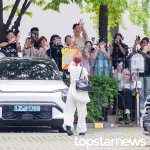 ‘강아지가 인사도 잘해요’ (웬디의 영스트리트 출근길) [<b>HD</b>포토]