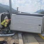 휴가 보내고 귀가하던 10대 자녀등 일가족 탑승 <b>차량</b> 사고 비극