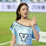 안유진은 <b>시축</b>할때마다 왜저래