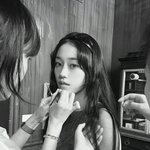 얼굴은 요정인데 분위기는 '치명'…가죽 재킷에 눈빛까지 '파격 <b>반전</b>'