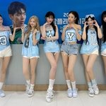 ‘시축인데, 굳이’...아이브 장원영 ‘하의실종’ 패션에 갑론을박