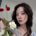 “여름의 한가운데에서”…신시아, <b>청량</b>한 시선→꽃처럼 빛난 순간